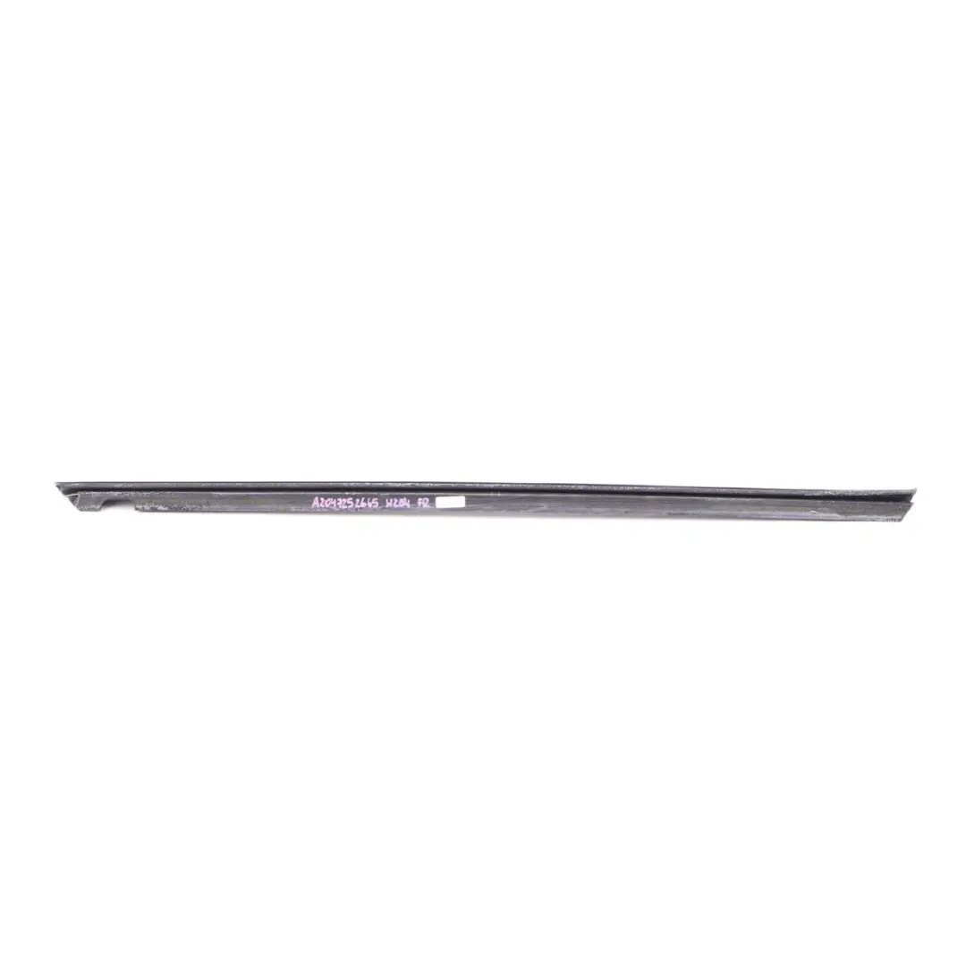 Mercedes W204 Embellecedor de ventana de puerta delantera derecha - SKU A2047252665 - Número de pieza A2047252665
