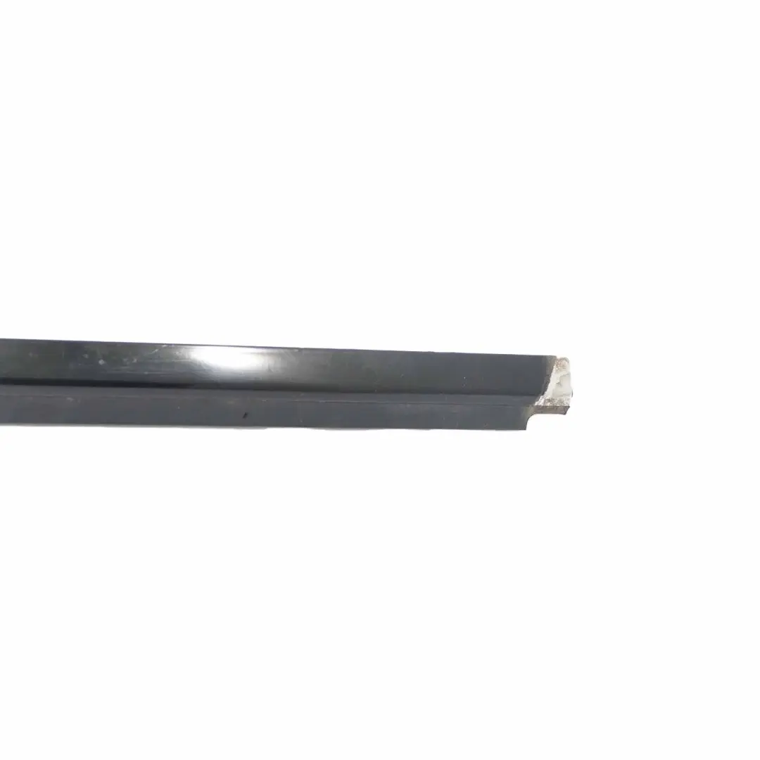 Mercedes W204 Coupe Joint de Vitrage Avant Porte Gauche Noir - SKU A2047252765-1 - Numéro de pièce A2047252765