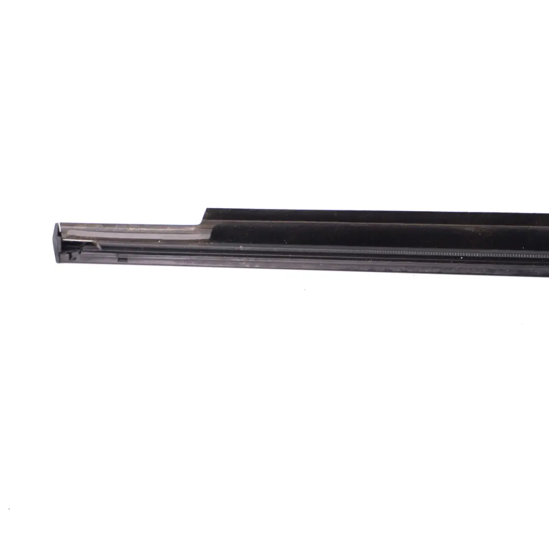 Mercedes W204 Guarnizione parabrezza anteriore sinistro Trim - SKU A2047253165 - Numero di parte A2047253165