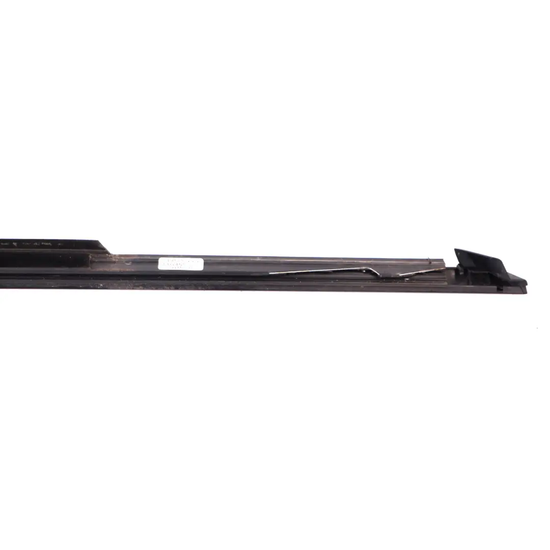 Mercedes W204 Window Rail Seal Front Left Sealing Strip Trim - SKU A2047253165 - Número de pieza A2047253165
