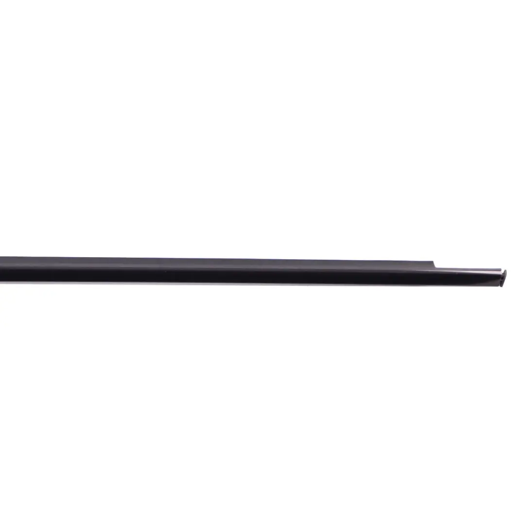Mercedes W204 Window Rail Seal Front Left Sealing Strip Trim - SKU A2047253165 - Número de pieza A2047253165