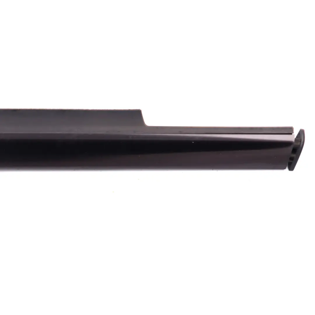 Mercedes W204 Window Rail Seal Front Left Sealing Strip Trim - SKU A2047253165 - Número de pieza A2047253165