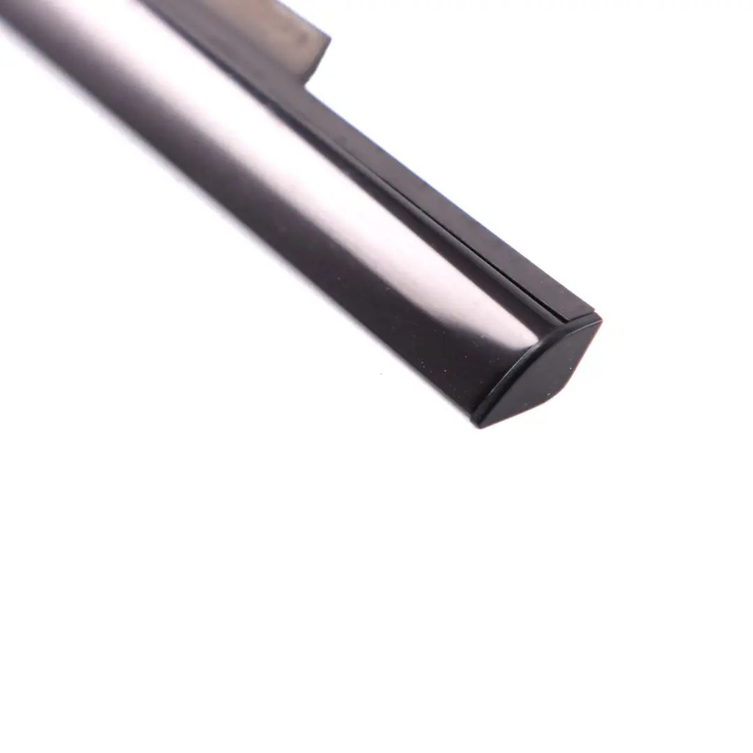 joint vitre avant gauche bande d'étanchéité garniture pour Mercedes W204 à propos du numéro de pièce A2047253165 Mercedes W204 joint vitre avant gauche bande d'étanchéité garniture - SKU A2047253165 - Numéro de pièce A2047253165