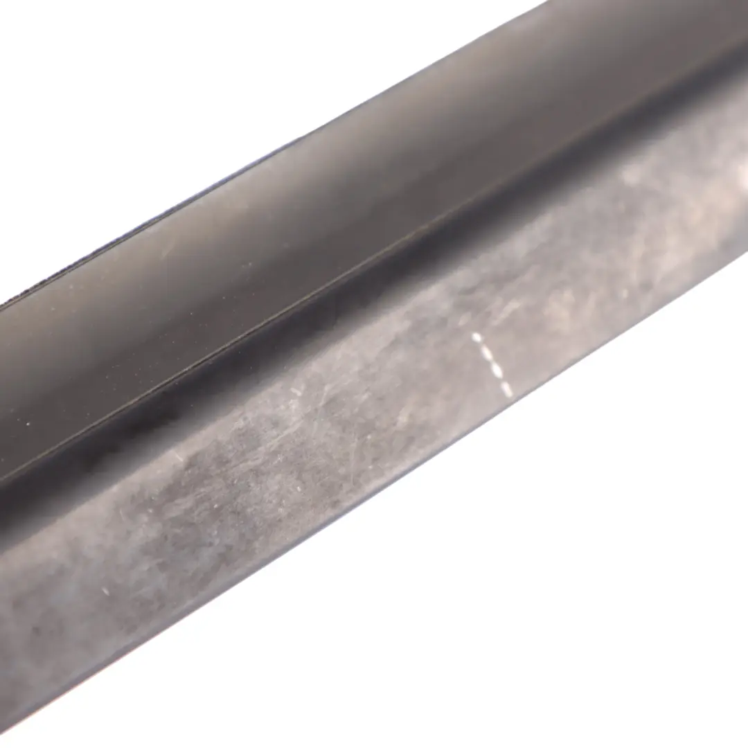 Striscia rivestimento finestrino porta anteriore destra Modanatura per Mercedes W204 con numero di parte A2047253265 Mercedes W204 Striscia rivestimento finestrino porta anteriore destra Modanatura - SKU A2047253265 - Numero di parte A2047253265