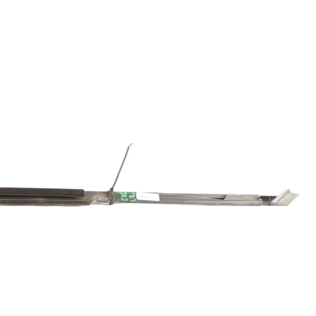 Embellecedor Ventana Puerta Delantera Derecha Moldura para Mercedes W204 con número de pieza A2047253265 Mercedes W204 Embellecedor Ventana Puerta Delantera Derecha Moldura - SKU A2047253265 - Número de pieza A2047253265