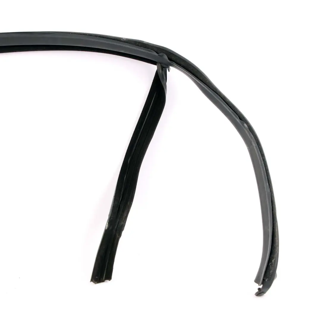 Cadre d'étanchéité fenêtre arrière gauche de la porte pour Mercedes W204 à propos du numéro de pièce A2047300155 Mercedes W204 Cadre d'étanchéité fenêtre arrière gauche de la porte - SKU A2047300155-1 - Numéro de pièce A2047300155