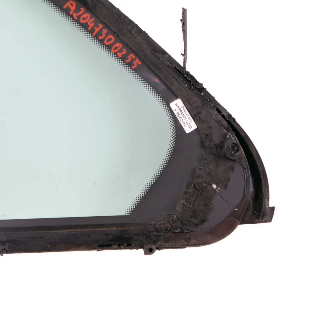 Vetro della finestra posteriore destra lato quarto porta verde AS2 per Mercedes W204 con numero di parte A2047300255 Mercedes W204 Vetro della finestra posteriore destra lato quarto porta verde AS2 - SKU A2047300255 - Numero di parte A2047300255