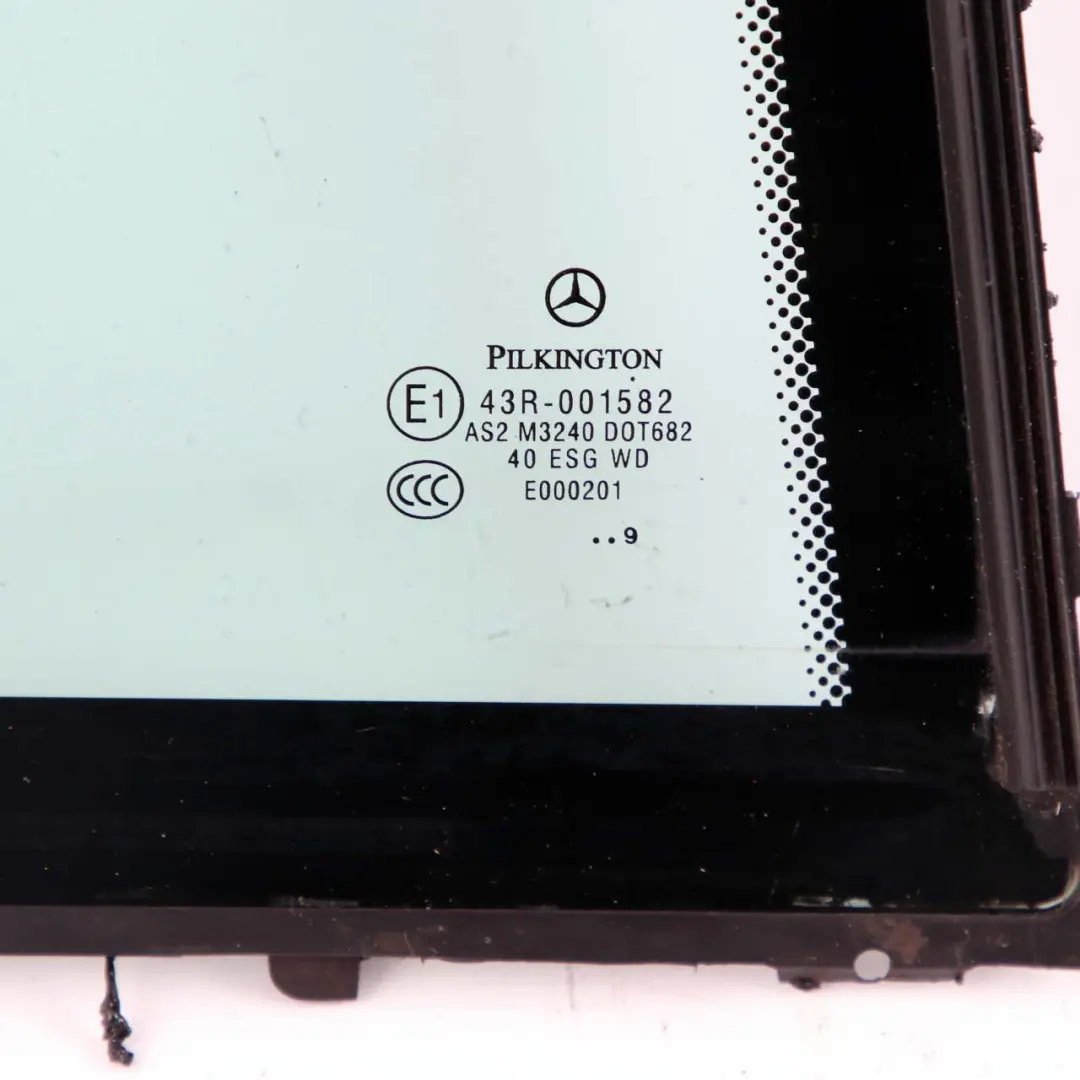 Vitre Arrière Porte Droite Quartier Vert AS2 pour Mercedes W204 à propos du numéro de pièce A2047300255 Mercedes W204 Vitre Arrière Porte Droite Quartier Vert AS2 - SKU A2047300255 - Numéro de pièce A2047300255