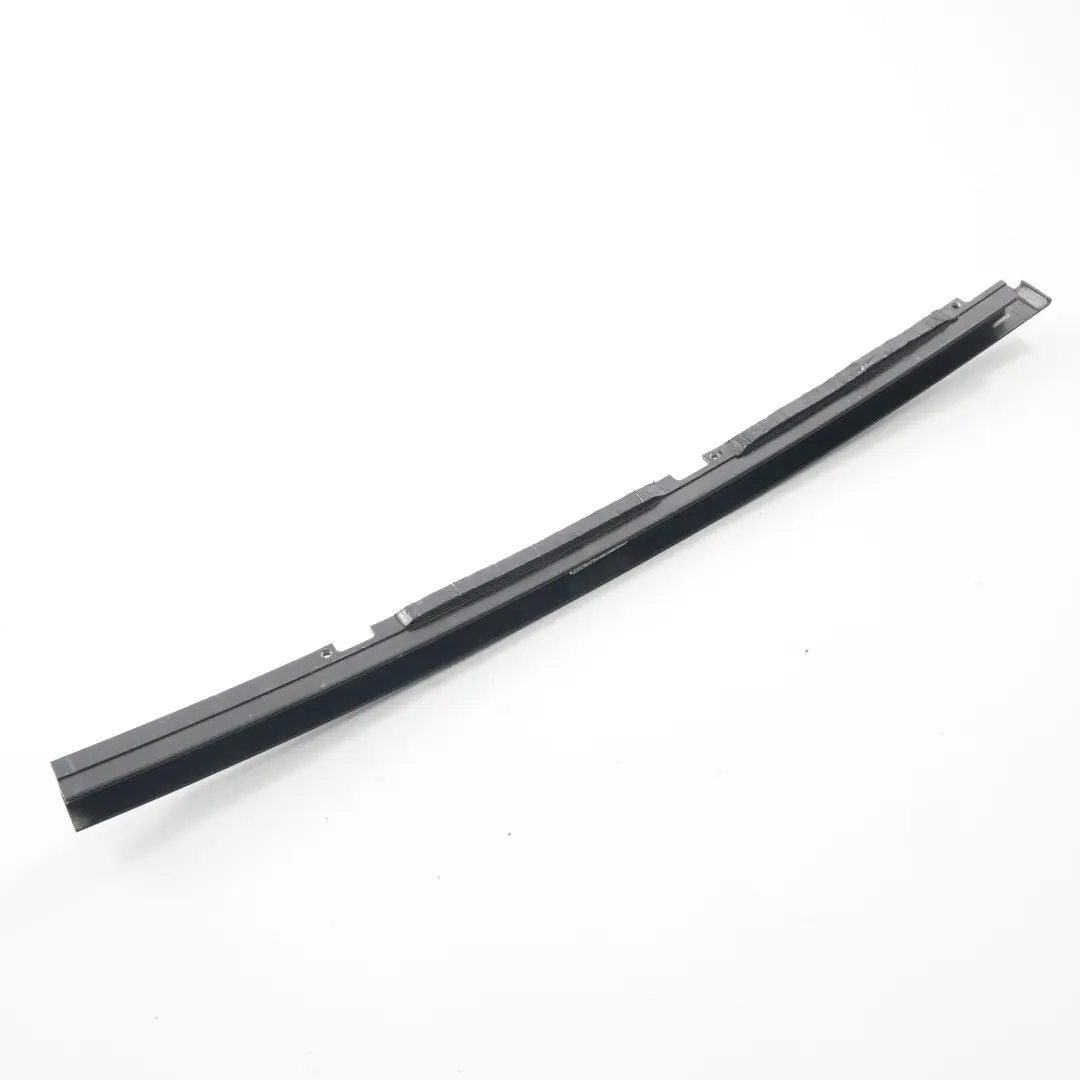 Mercedes S204 Tira de ventana trasera izquierda riel de la ventana - SKU A2047300319 - Número de pieza A2047300319