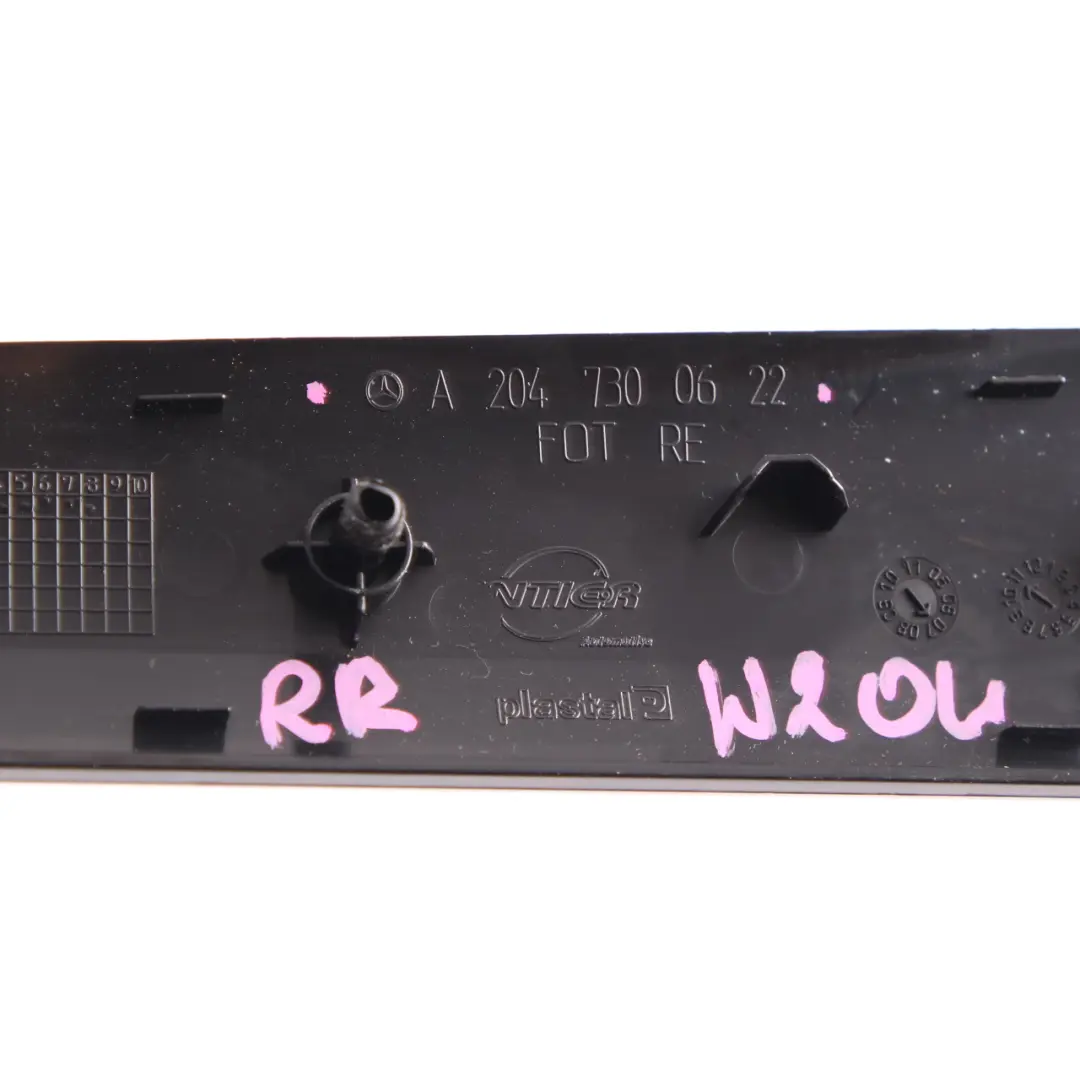 Embellecedor Interior Puerta Trasera Derecha Tapa Panel Brillante para Mercedes W204 con número de pieza A2047300622 Mercedes W204 Embellecedor Interior Puerta Trasera Derecha Tapa Panel Brillante - SKU A2047300622 - Número de pieza A2047300622