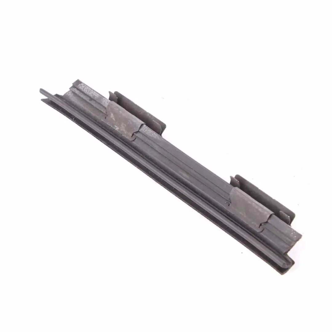 Mercedes W204 Garniture Etancheite Rail Fenetre Arriere Droite - SKU A2047300624 - Numéro de pièce A2047300624