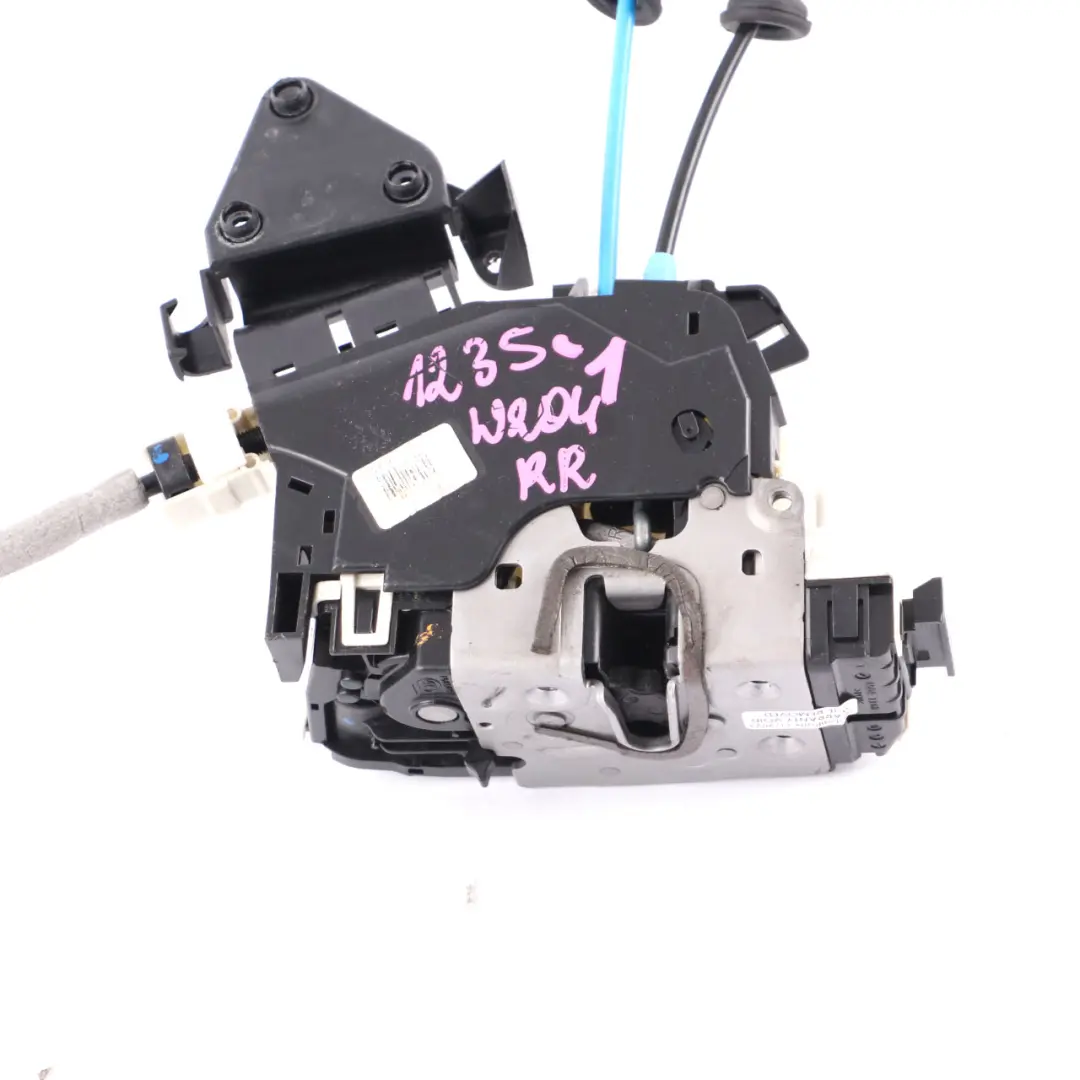Zamek Drzwi Prawy Tył do Mercedes W204 o numerze A2047301235 Mercedes W204 Zamek Drzwi Prawy Tył - SKU A2047301235-1 - Numer Części A2047301235