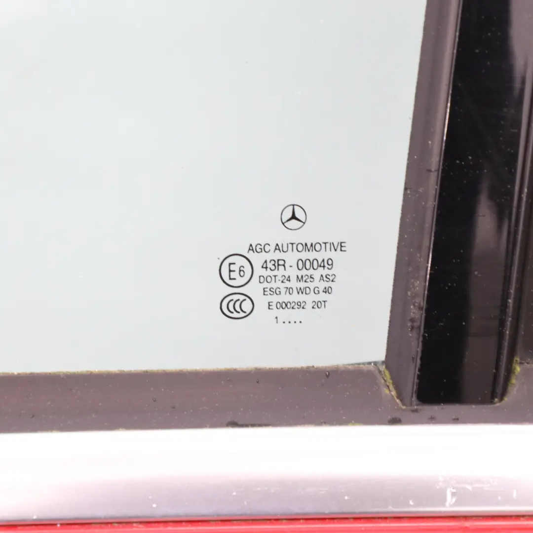 Tür hinten links Verkleidung Fire Opal Red Rot - 590 für Mercedes W204 mit Teilenummer A2047302100 Mercedes W204 Tür hinten links Verkleidung Fire Opal Red Rot - 590 - SKU A2047302100-FUP - Teilenummer A2047302100