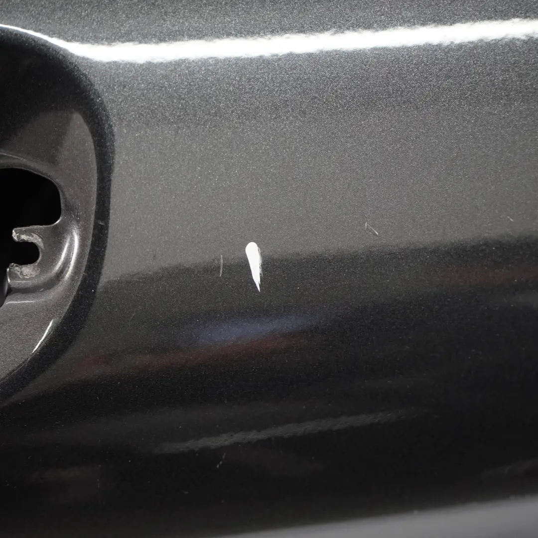 Coperchio porta posteriore sinistra Nero Magnetite - 183 per Mercedes W204 con numero di parte A2047302100 Mercedes W204 Coperchio porta posteriore sinistra Nero Magnetite - 183 - SKU A2047302100-MTS1 - Numero di parte A2047302100