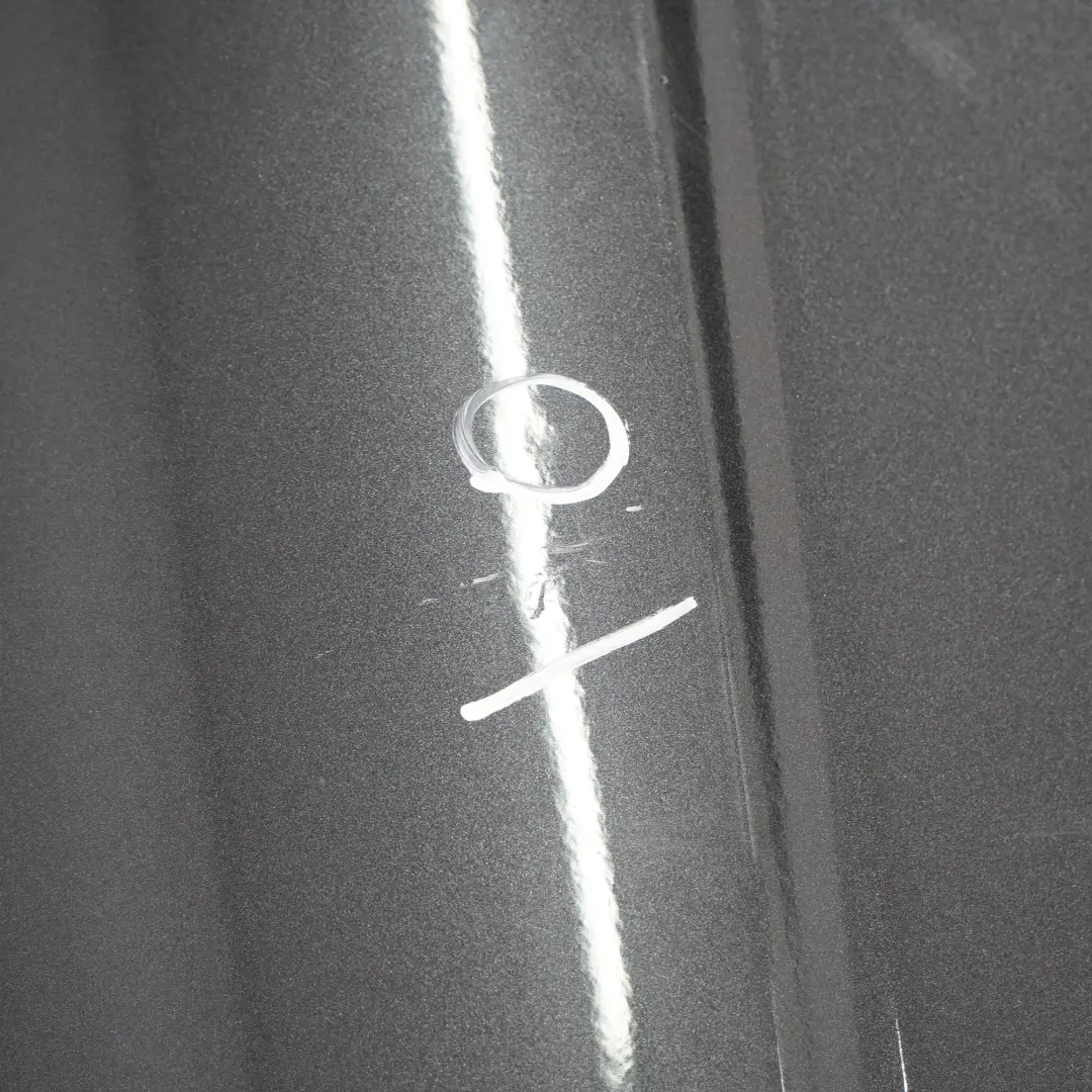 Coperchio porta posteriore sinistra Nero Magnetite - 183 per Mercedes W204 con numero di parte A2047302100 Mercedes W204 Coperchio porta posteriore sinistra Nero Magnetite - 183 - SKU A2047302100-MTS1 - Numero di parte A2047302100