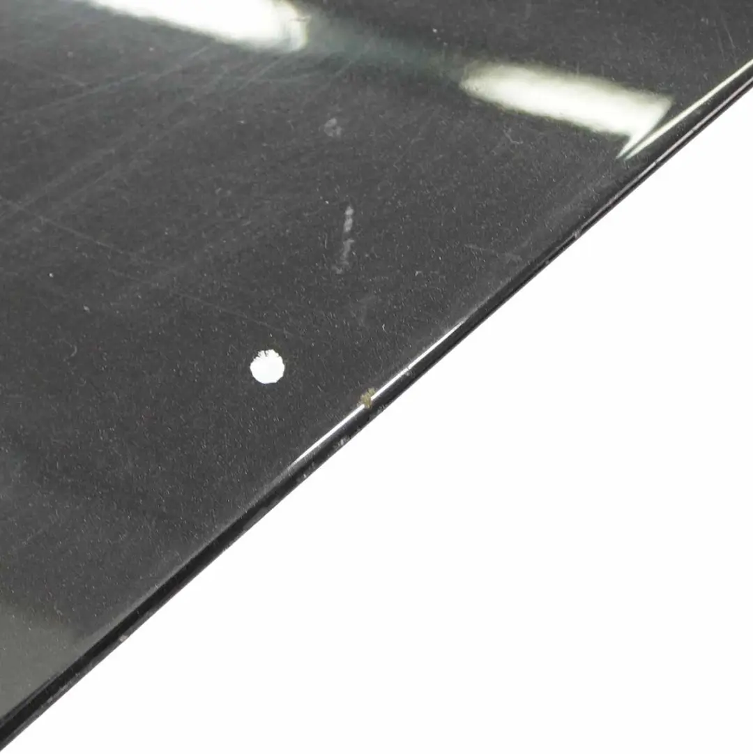 Porta posteriore sinistra Rivestimento Obsidian Nero Metallic 197 per Mercedes W204 con numero di parte A2047302100 Mercedes W204 Porta posteriore sinistra Rivestimento Obsidian Nero Metallic 197 - SKU A2047302100-OB1 - Numero di parte A2047302100