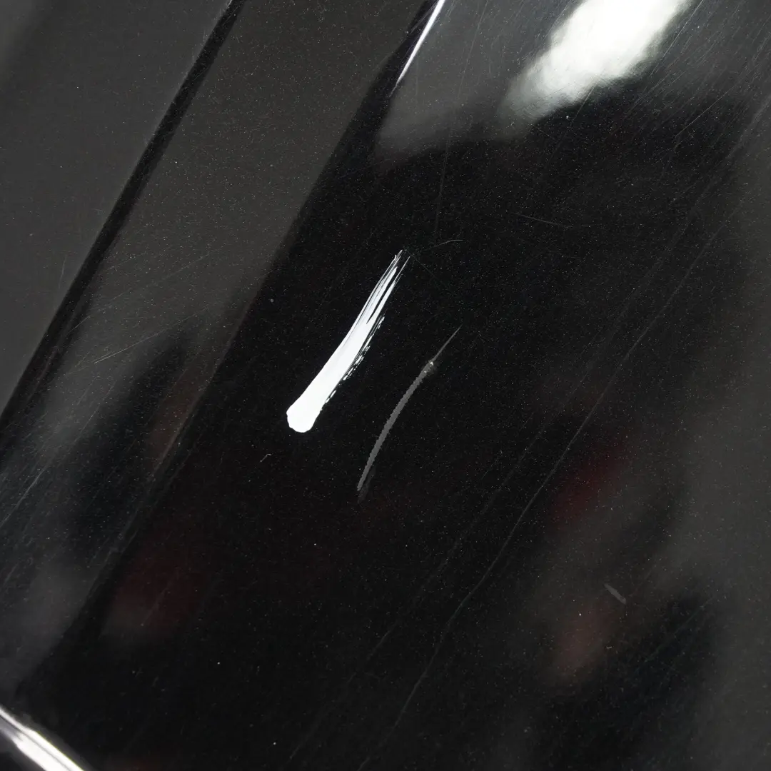 Porta posteriore sinistra Rivestimento Obsidian Nero Metallic 197 per Mercedes W204 con numero di parte A2047302100 Mercedes W204 Porta posteriore sinistra Rivestimento Obsidian Nero Metallic 197 - SKU A2047302100-OB1 - Numero di parte A2047302100