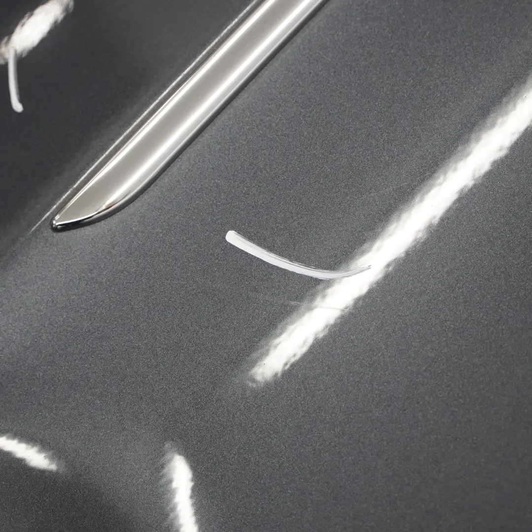 Rivestimento porta posteriore sinistra Grigio Tenorite - 755 per Mercedes W204 con numero di parte A2047302100 Mercedes W204 Rivestimento porta posteriore sinistra Grigio Tenorite - 755 - SKU A2047302100-TNG - Numero di parte A2047302100