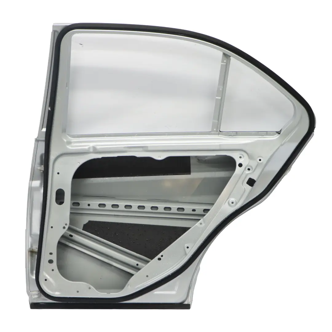 Tür hinten rechts Verkleidung Iridium Silber Metallic - 775 für Mercedes W204 mit Teilenummer A2047302200 Mercedes W204 Tür hinten rechts Verkleidung Iridium Silber Metallic - 775 - SKU A2047302200-IRS1 - Teilenummer A2047302200