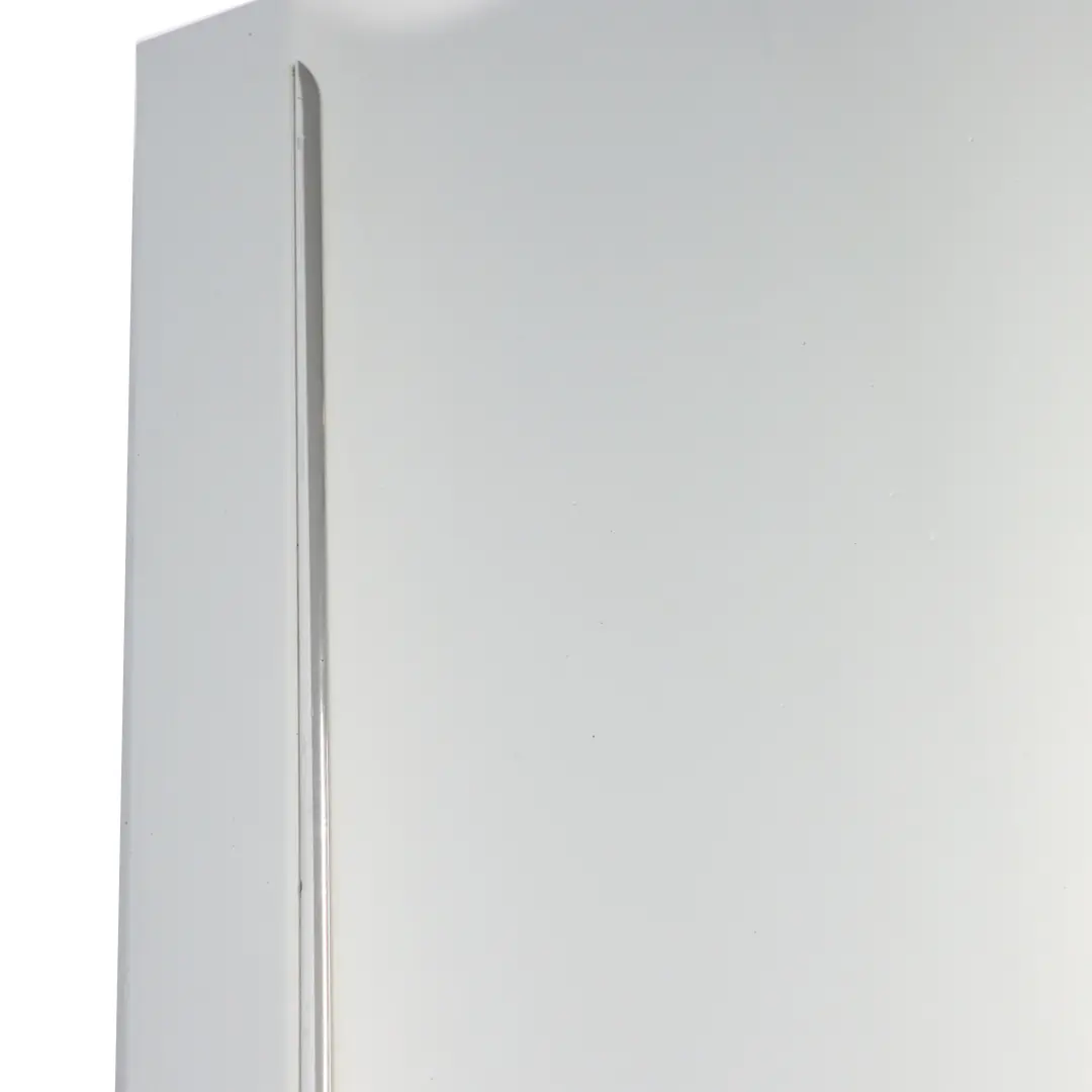 Puerta Trasera Derecha Cubierta Iridium Silver Metallic - 775 para Mercedes W204 con número de pieza A2047302200 Mercedes W204 Puerta Trasera Derecha Cubierta Iridium Silver Metallic - 775 - SKU A2047302200-IRS1 - Número de pieza A2047302200