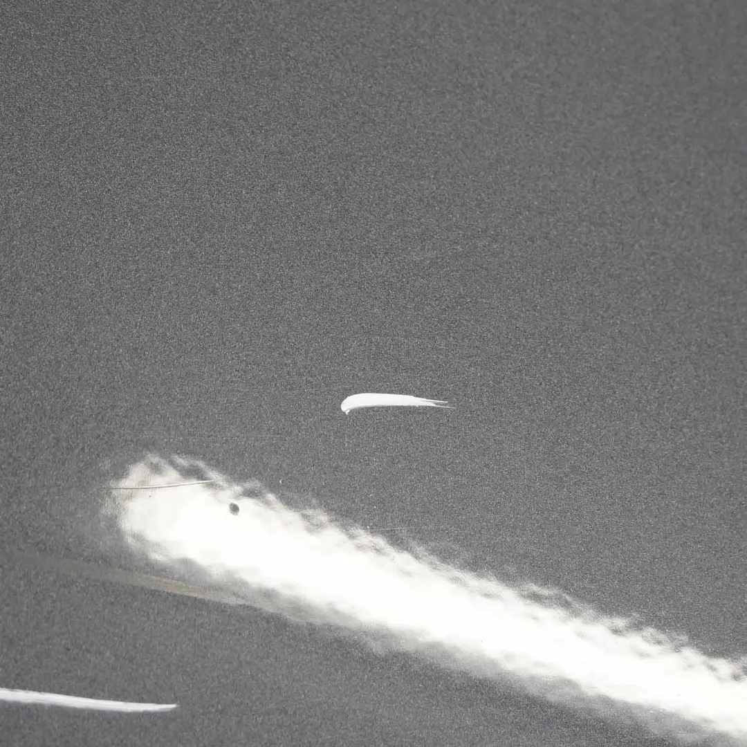 Rivestimento posteriore destro Tenorite Grey Metallic - 755 per Mercedes W204 con numero di parte A2047302200 Mercedes W204 Rivestimento posteriore destro Tenorite Grey Metallic - 755 - SKU A2047302200-TNG - Numero di parte A2047302200