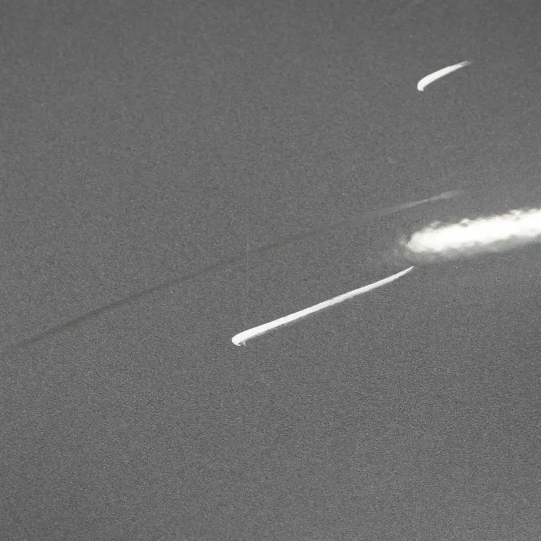 Rivestimento posteriore destro Tenorite Grey Metallic - 755 per Mercedes W204 con numero di parte A2047302200 Mercedes W204 Rivestimento posteriore destro Tenorite Grey Metallic - 755 - SKU A2047302200-TNG - Numero di parte A2047302200