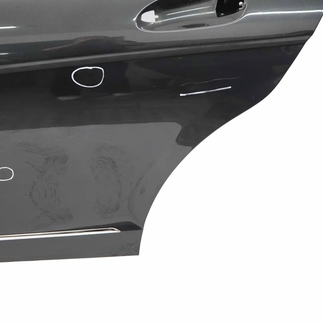 Porta posteriore sinistra Rivestimento Obsidian Black - 197 per Mercedes S204 Estate con numero di parte A2047302300 Mercedes S204 Estate Porta posteriore sinistra Rivestimento Obsidian Black - 197 - SKU A2047302300-OB - Numero di parte A2047302300