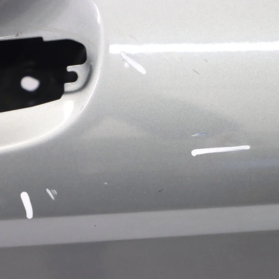 Rivestimento porta posteriore sinistra Palladium Silver - 792 per Mercedes S204 con numero di parte A2047302300 Mercedes S204 Rivestimento porta posteriore sinistra Palladium Silver - 792 - SKU A2047302300-PAL1 - Numero di parte A2047302300