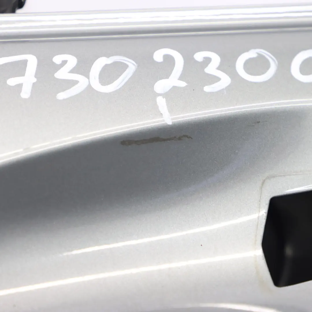 Rivestimento porta posteriore sinistra Palladium Silver - 792 per Mercedes S204 con numero di parte A2047302300 Mercedes S204 Rivestimento porta posteriore sinistra Palladium Silver - 792 - SKU A2047302300-PAL1 - Numero di parte A2047302300