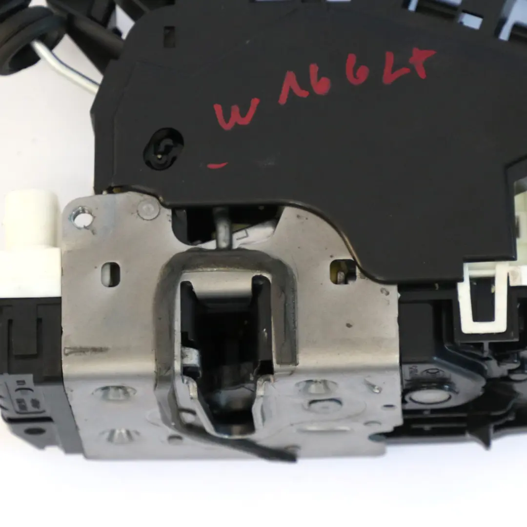 Mécanisme verrouillage porte arrière gauche pour Mercedes W176 W246 à propos du numéro de pièce A2047303535 Mercedes W176 W246 Mécanisme verrouillage porte arrière gauche - SKU A2047303535-3 - Numéro de pièce A2047303535