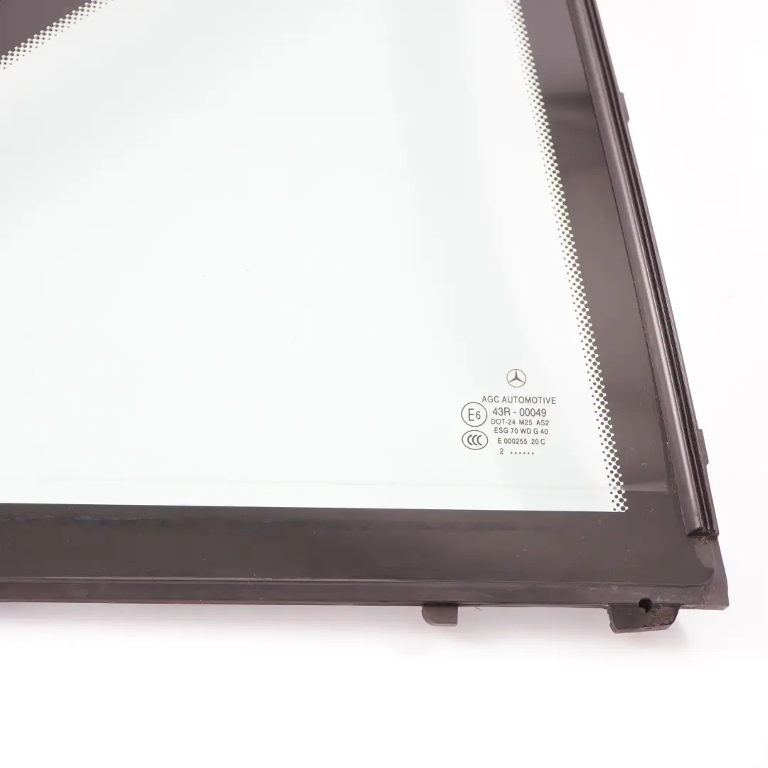 Finestra laterale posteriore destra quarto vetro verde AS2 per Mercedes W204 con numero di parte A2047303600 Mercedes W204 Finestra laterale posteriore destra quarto vetro verde AS2 - SKU A2047303600-1 - Numero di parte A2047303600