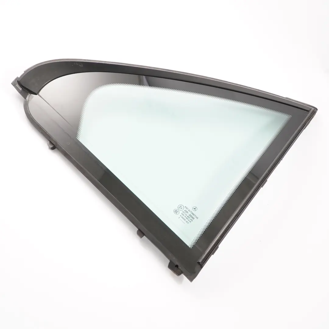 Finestra laterale posteriore destra quarto vetro verde AS2 per Mercedes W204 con numero di parte A2047303600 Mercedes W204 Finestra laterale posteriore destra quarto vetro verde AS2 - SKU A2047303600-1 - Numero di parte A2047303600