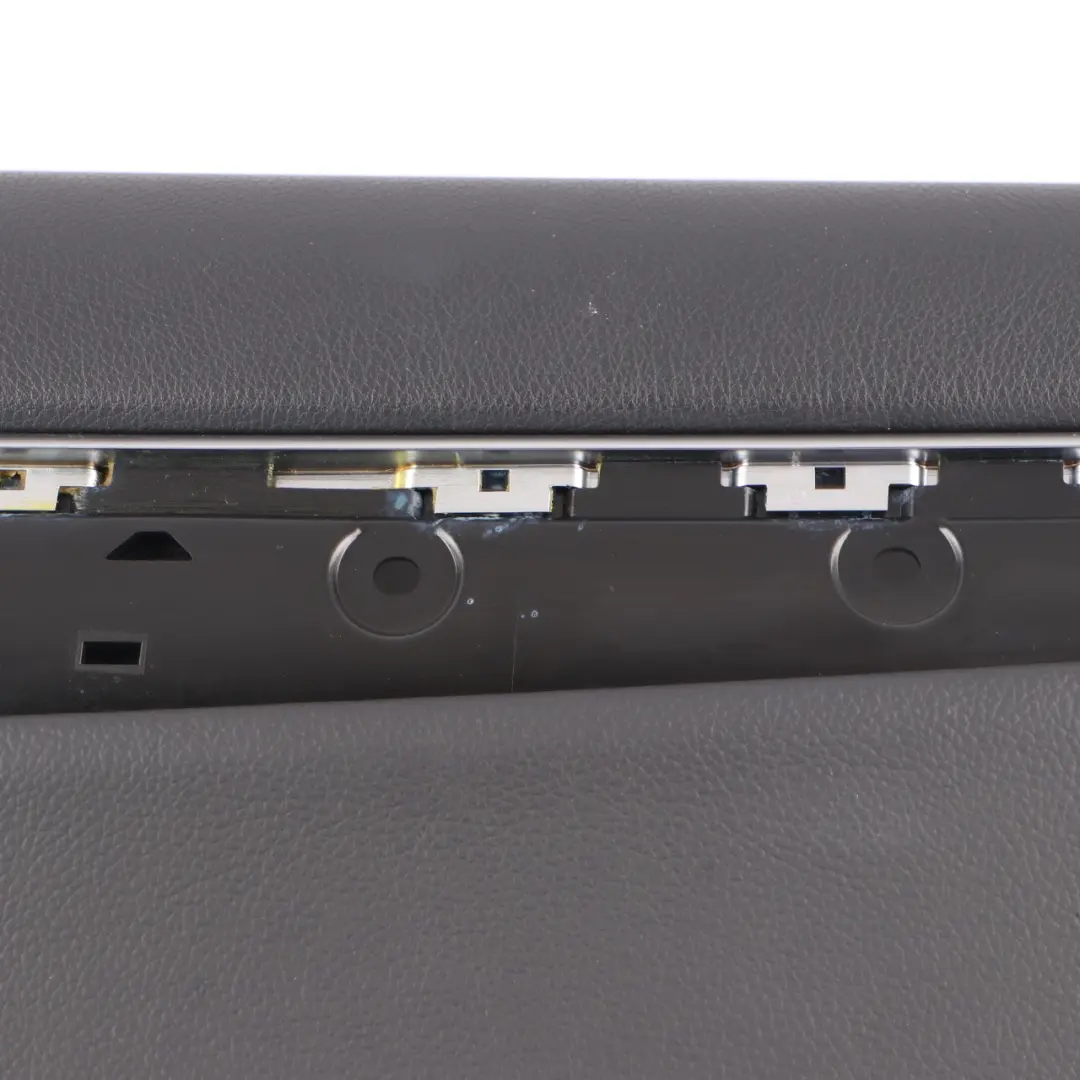 Mercedes W204 Embellecedor panel puerta trasera derecha Negro - SKU A2047304462 - Número de pieza A2047304462