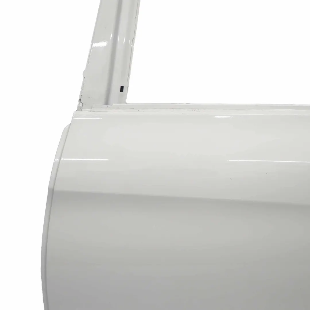 Puerta Trasera Izquierda Revestimiento Blanco Polar - 149 para Mercedes W205 con número de pieza A2057320110 Mercedes W205 Puerta Trasera Izquierda Revestimiento Blanco Polar - 149 - SKU A2057320110-POL - Número de pieza A2057320110