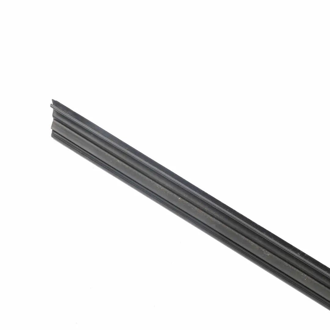 Dichtung Hinten Links Tür Fenster Zierleiste Innen für Mercedes W204 mit Teilenummer A2047350365 Mercedes W204 Dichtung Hinten Links Tür Fenster Zierleiste Innen - SKU A2047350365 - Teilenummer A2047350365