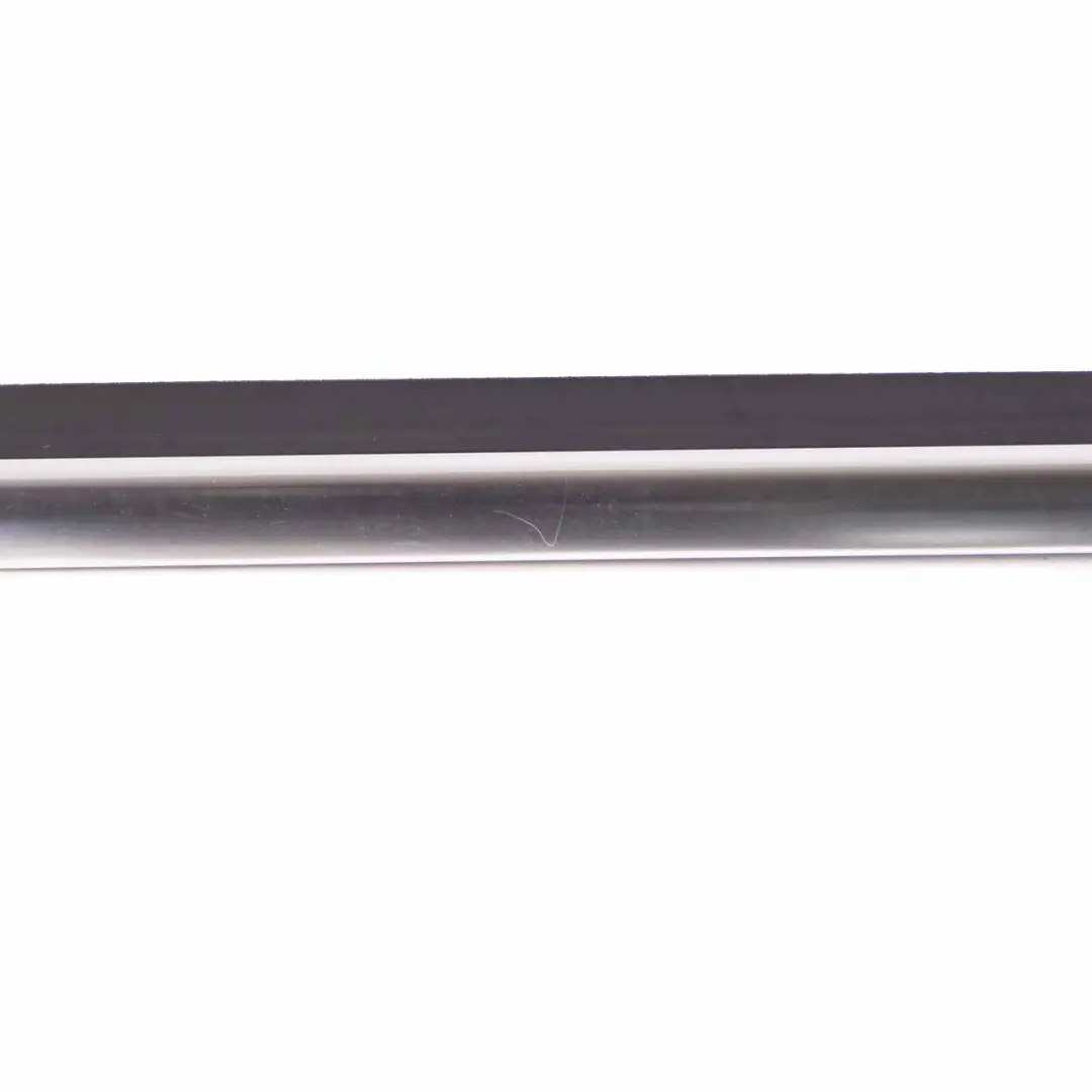 Tira de ventana Mercedes S204 moldura puerta trasera derecha Cromo para con número de pieza A2047351865 Tira de ventana Mercedes S204 moldura puerta trasera derecha Cromo - SKU A2047351865 - Número de pieza A2047351865