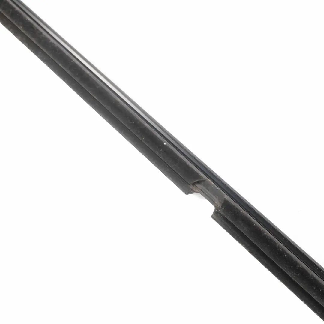 Mercedes W204 Window Rail Seal Rear Left Sealing Strip Trim - SKU A2047353965 - Número de pieza A2047353965