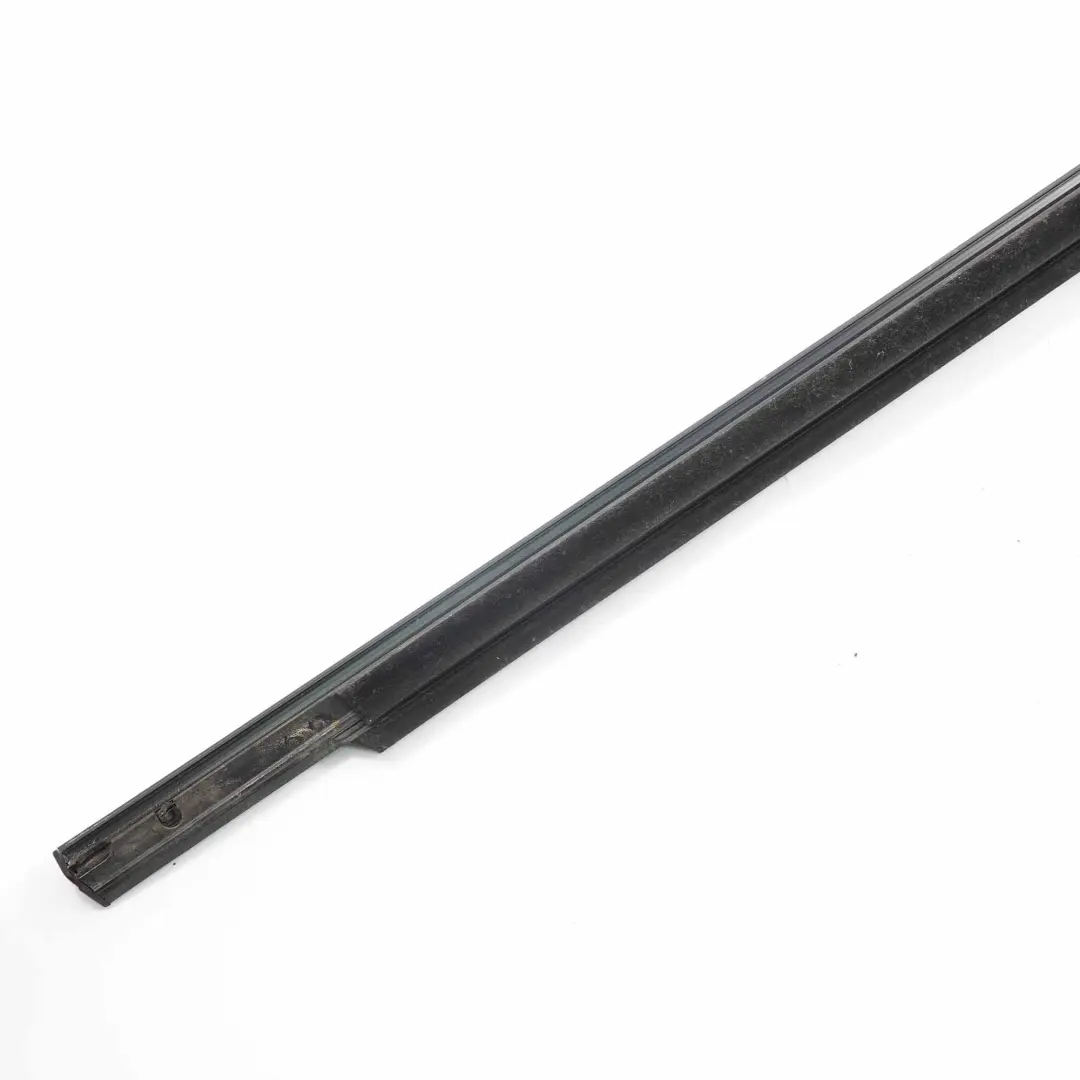 Mercedes W204 Window Rail Seal Rear Left Sealing Strip Trim - SKU A2047353965 - Número de pieza A2047353965