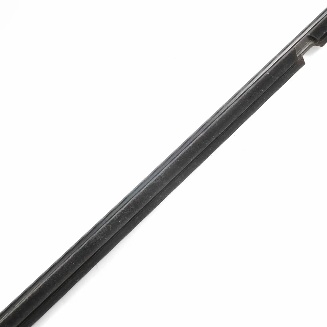 Mercedes W204 Joint Arriere Gauche Porte Fenetre Moulage - SKU A2047353965 - Numéro de pièce A2047353965