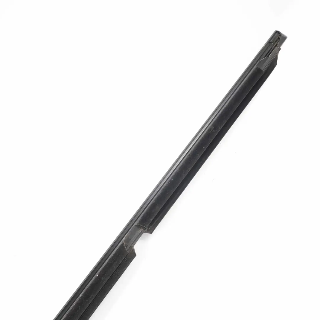 Mercedes W204 Window Rail Seal Rear Left Sealing Strip Trim - SKU A2047353965 - Número de pieza A2047353965