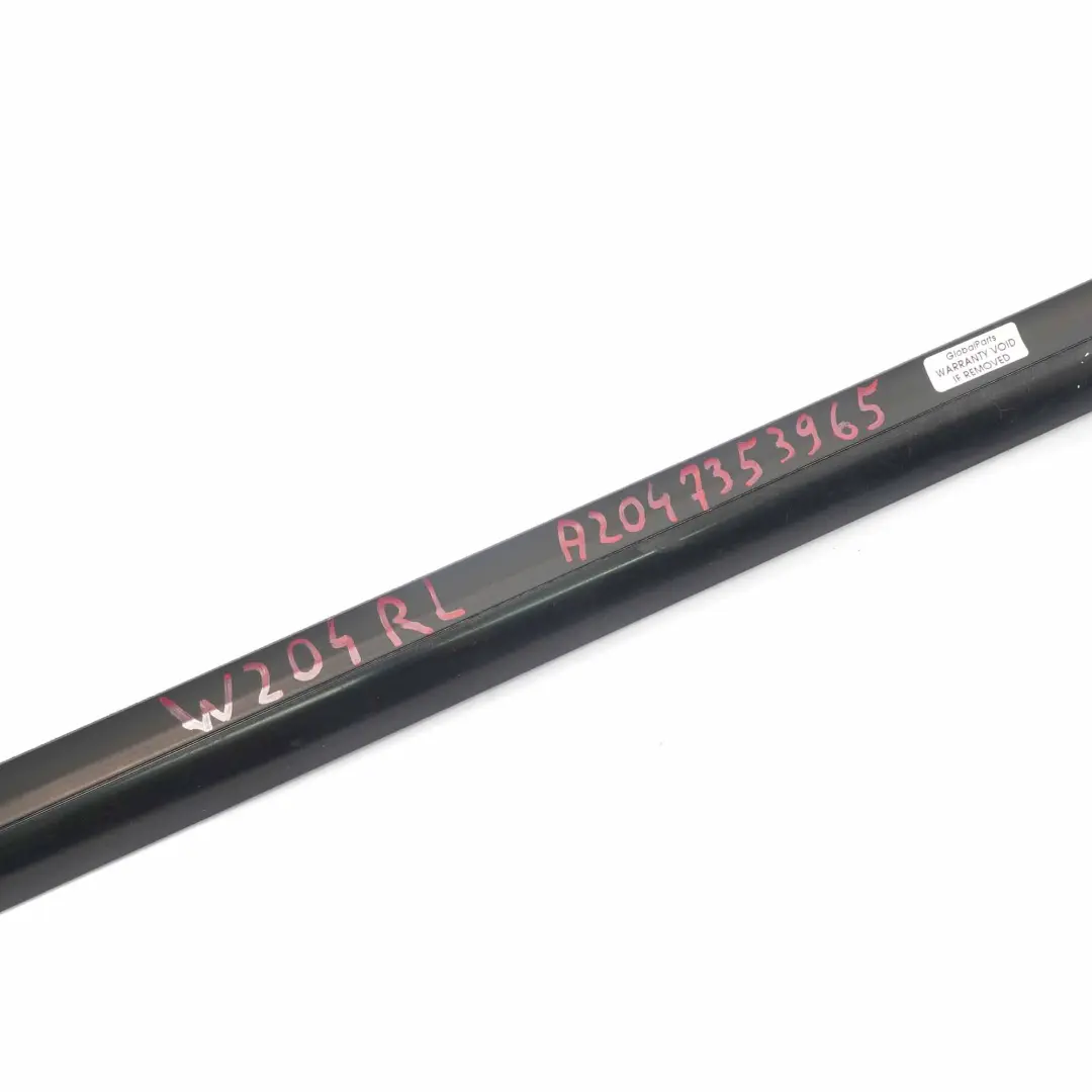 Guarnizione Parabrezza Posteriore Sinistro Striscia per Mercedes W204 con numero di parte A2047353965 Mercedes W204 Guarnizione Parabrezza Posteriore Sinistro Striscia - SKU A2047353965 - Numero di parte A2047353965