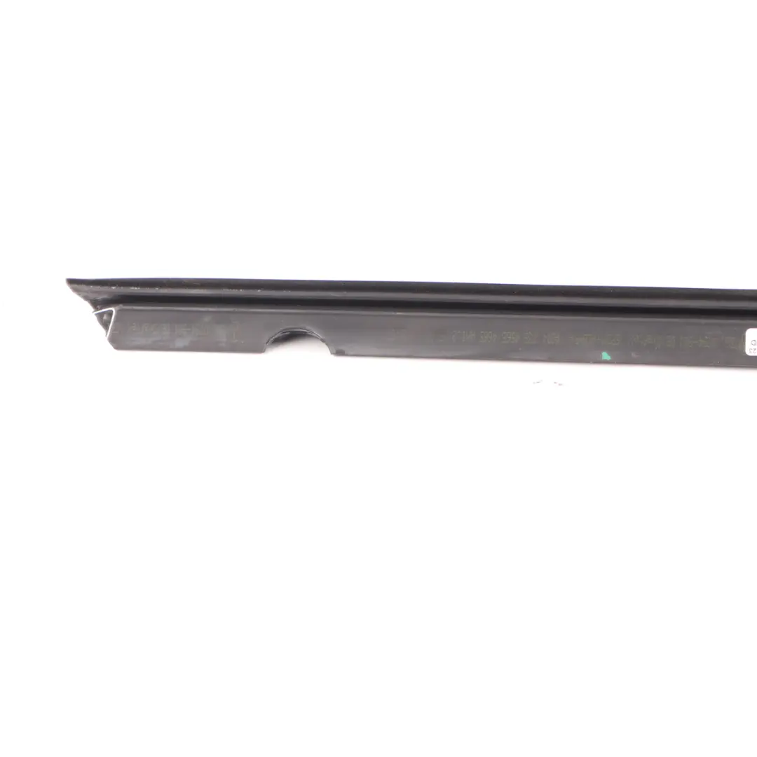 Mercedes W204 Puerta Trasera Interior Riel Sellado Ventana Izquierda - SKU A2047354565 - Número de pieza A2047354565