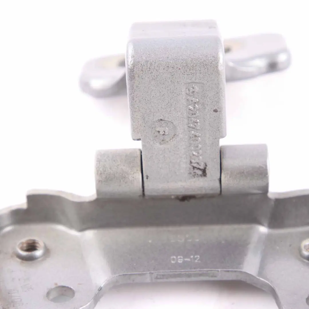 Cerniera portellone posteriore destro Coperchio Silver per Mercedes W204 Estate con numero di parte A2047400237 Mercedes W204 Estate Cerniera portellone posteriore destro Coperchio Silver - SKU A2047400237-PAL - Numero di parte A2047400237