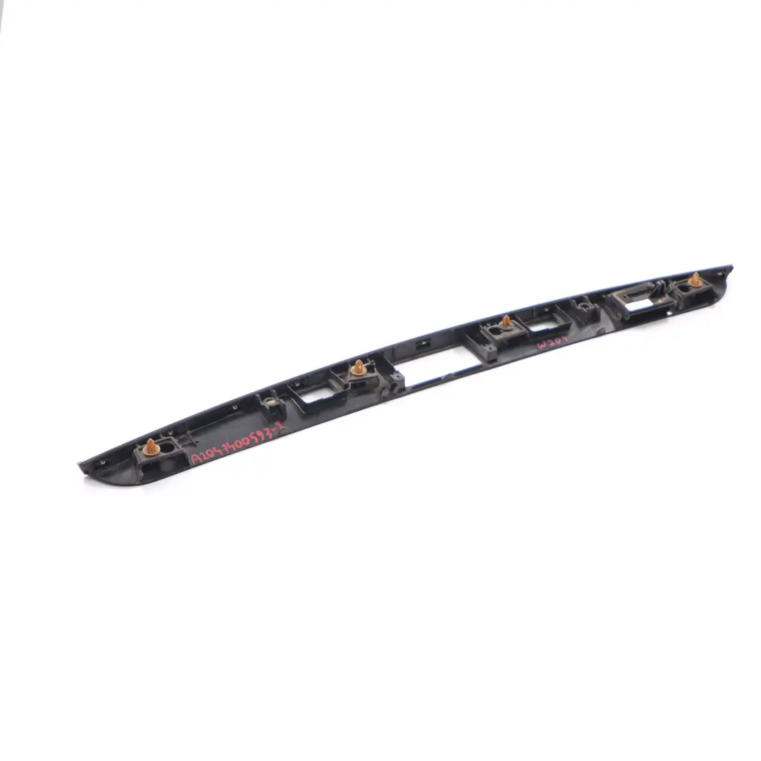 Empuñadura maletero Estate Tapa matrícula Cromada para Mercedes W204 con número de pieza A2047400593 Mercedes W204 Empuñadura maletero Estate Tapa matrícula Cromada - SKU A2047400593-1 - Número de pieza A2047400593