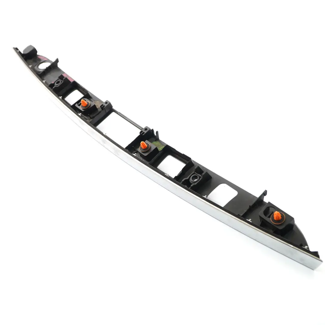 Maniglia Per Portellone Posteriore Mercedes W204 Berlina Staffa Striscia Cromata per con numero di parte A2047400993 Maniglia Per Portellone Posteriore Mercedes W204 Berlina Staffa Striscia Cromata - SKU A2047400993 - Numero di parte A2047400993