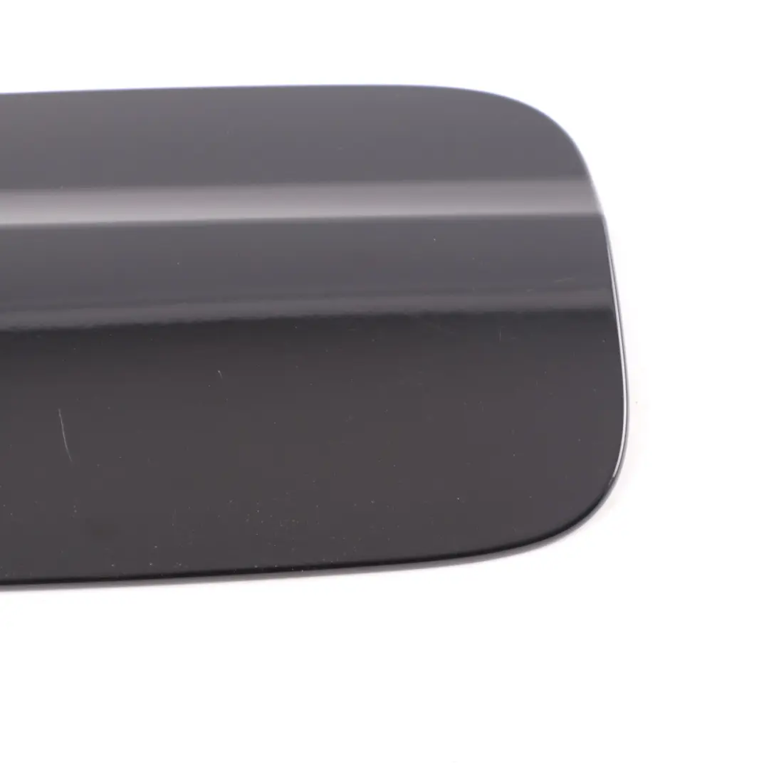 Tankklappe Tankdeckel Abdeckung Obsidian Schwarz - 197 für Mercedes W204 mit Teilenummer A2047540009 Mercedes W204 Tankklappe Tankdeckel Abdeckung Obsidian Schwarz - 197 - SKU A2047540009-BLA - Teilenummer A2047540009