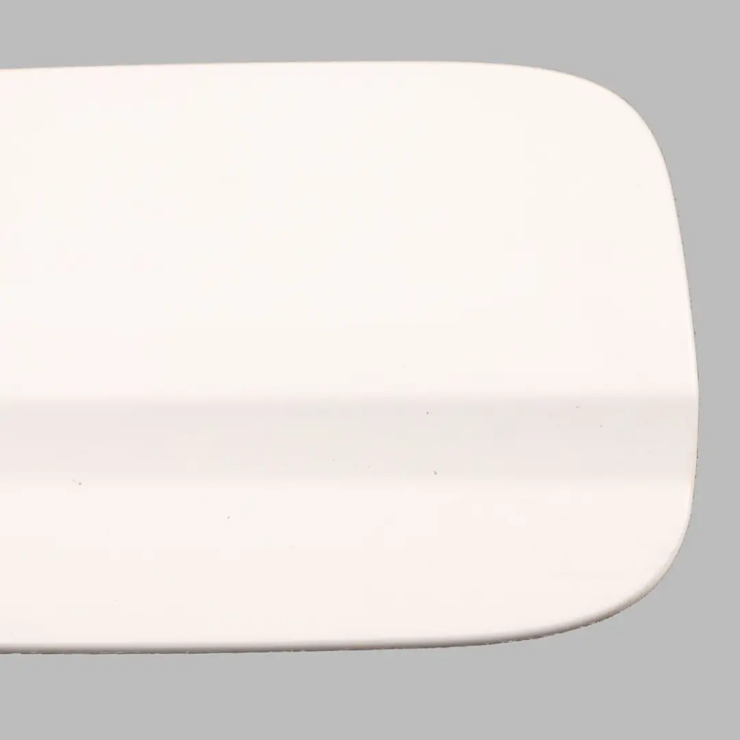 Trappe à Carburant Blanc Calcite 650 pour Mercedes W204 à propos du numéro de pièce A2047540009 Mercedes W204 Trappe à Carburant Blanc Calcite 650 - SKU A2047540009-CW - Numéro de pièce A2047540009