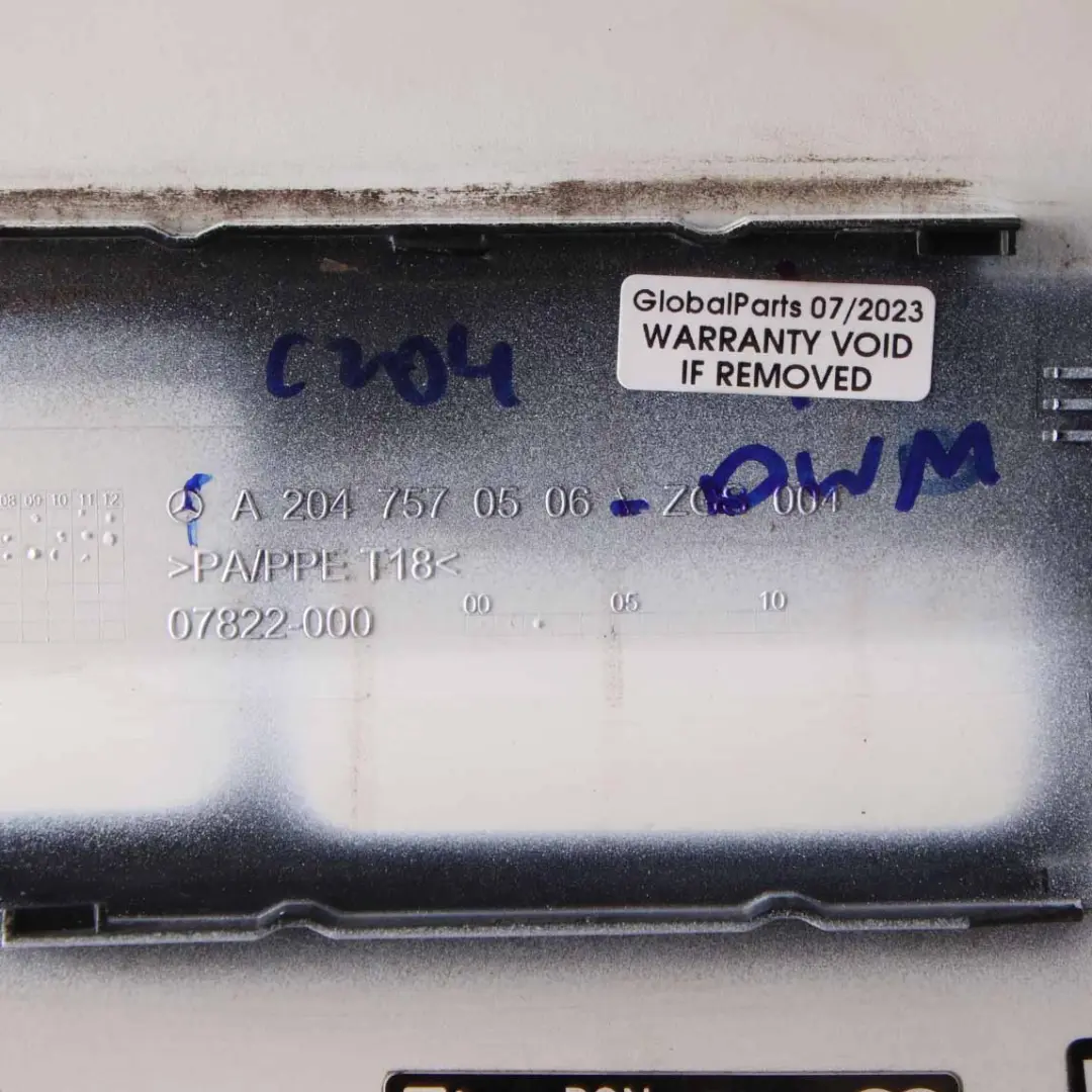 Trappe Remplissage Capuchon Carburant Blanc Diamant 799 pour Mercedes W204 Coupe à propos du numéro de pièce A2047570506 Mercedes W204 Coupe Trappe Remplissage Capuchon Carburant Blanc Diamant 799 - SKU A2047570506-DWM - Numéro de pièce A2047570506