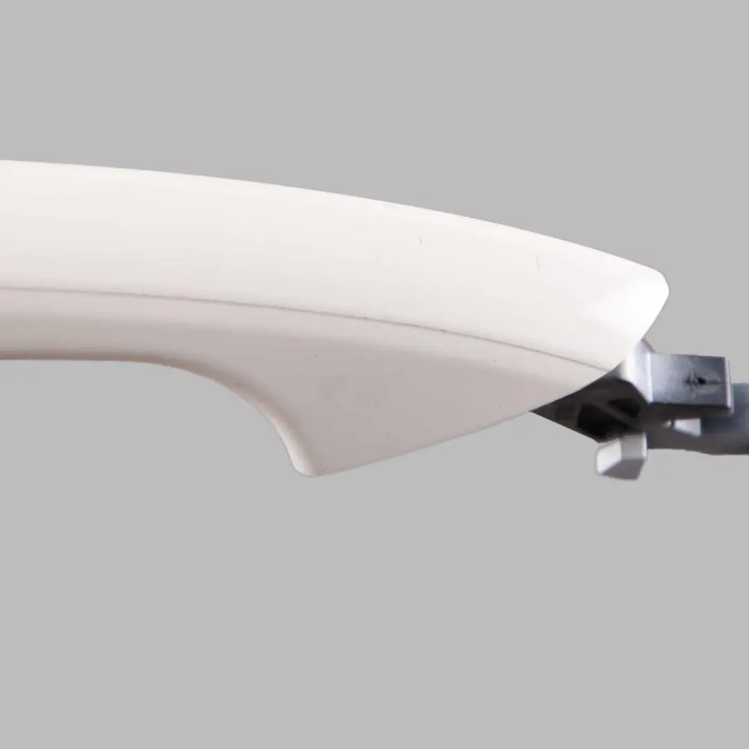 Klamka Zewnętrzna Przód Tył Lewa Biała do Mercedes W176 W204 o numerze A2047600170 Mercedes W176 W204 Klamka Zewnętrzna Przód Tył Lewa Biała - SKU A2047600170-CW - Numer Części A2047600170