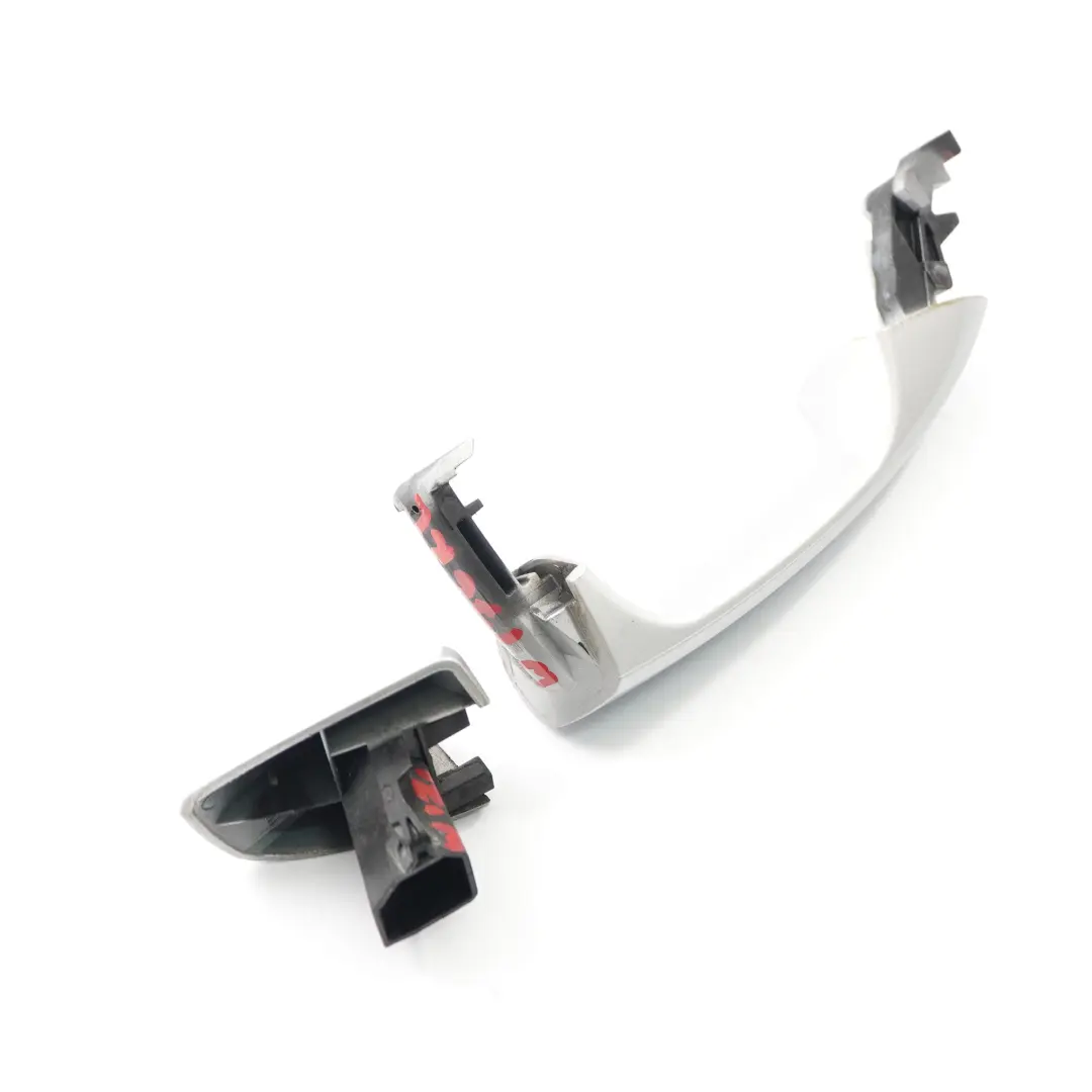 tirador de la puerta izquierda fuera plata polar metalizado - 761 para Mercedes W204 con número de pieza A2047600170 Mercedes W204 tirador de la puerta izquierda fuera plata polar metalizado - 761 - SKU A2047600170-PLS - Número de pieza A2047600170